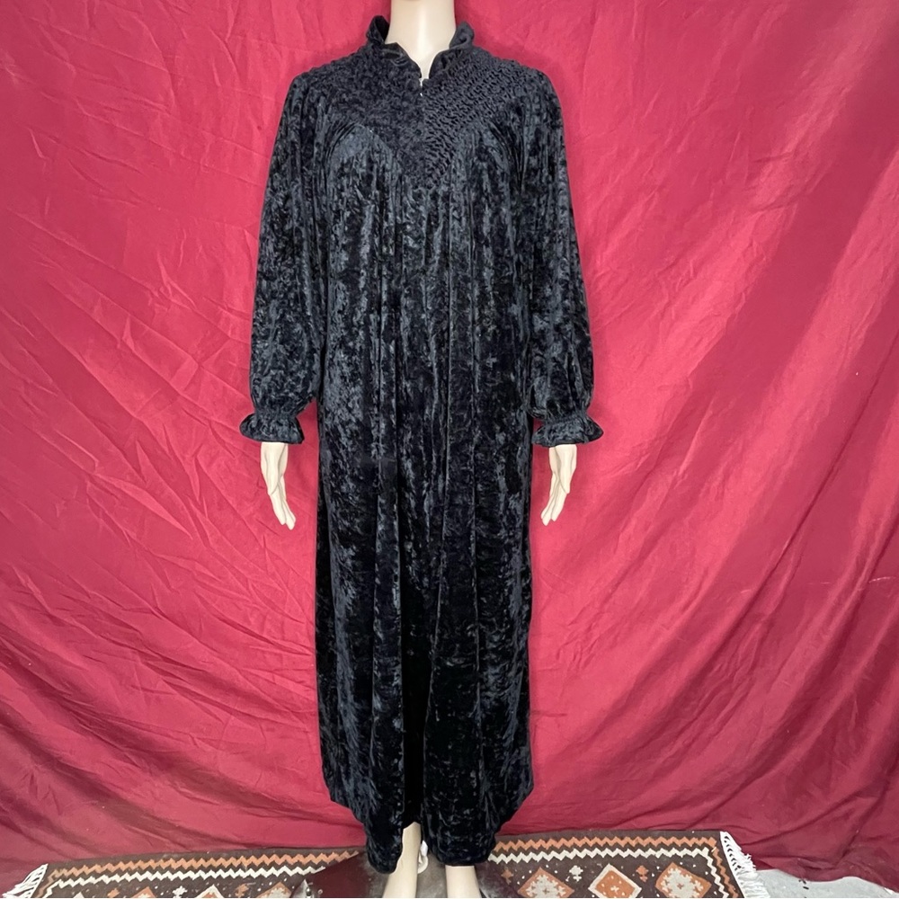 Vintage Appel Black Velvet Lounge Day Dress Made in USA Goth Vibes Large
